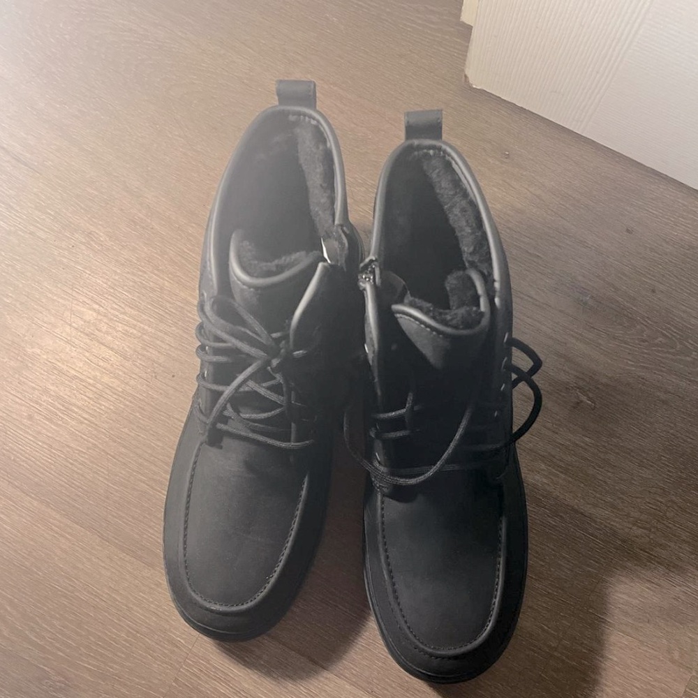 UGG MEN'S CLASSIC BOOT NEUMEL HIGH MOC WEATHER size 11. Brand new no box